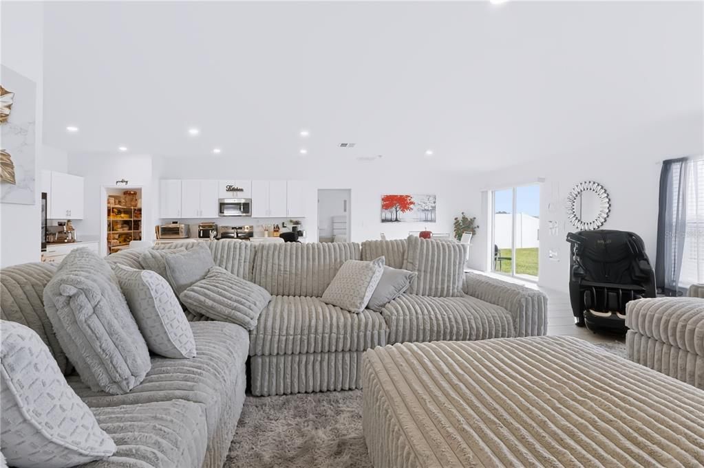 For Sale: $424,900 (4 beds, 3 baths, 2576 Square Feet)