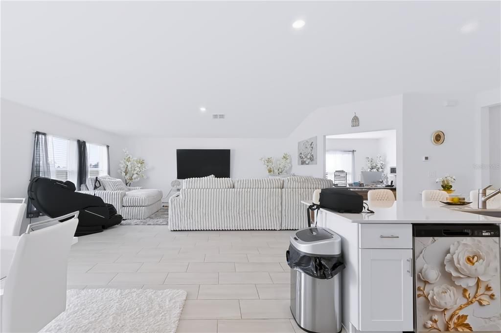 For Sale: $424,900 (4 beds, 3 baths, 2576 Square Feet)