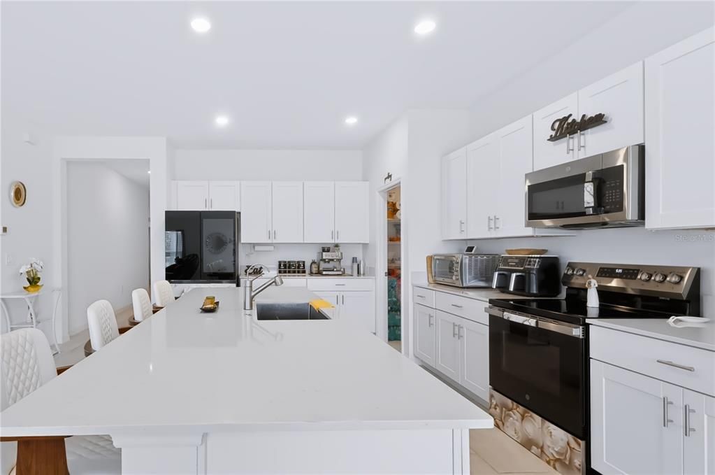 For Sale: $424,900 (4 beds, 3 baths, 2576 Square Feet)