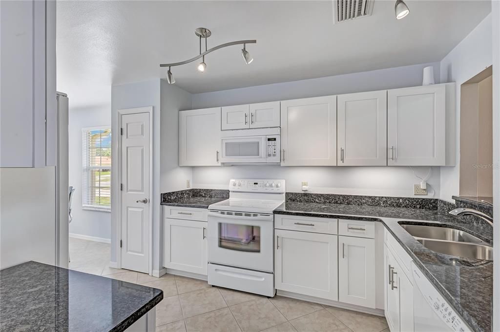 For Sale: $410,000 (3 beds, 2 baths, 1740 Square Feet)