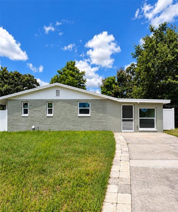 For Rent: $2,000 (4 beds, 2 baths, 1346 Square Feet)