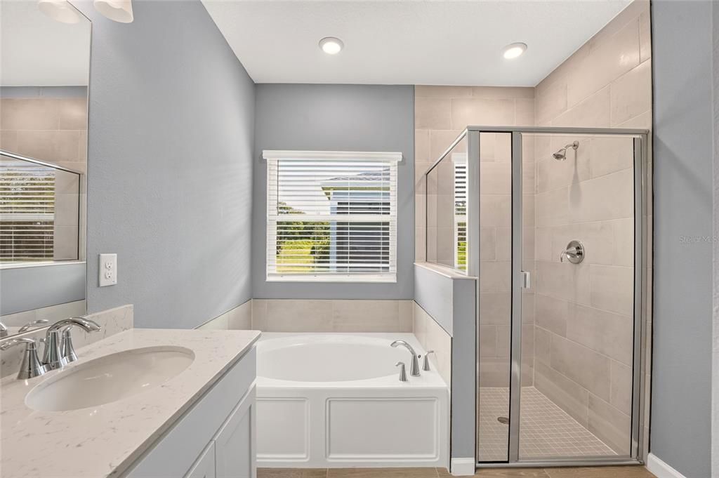 На продажу: $359,999 (3 спален, 2 ванн, 2126 Квадратных фут)