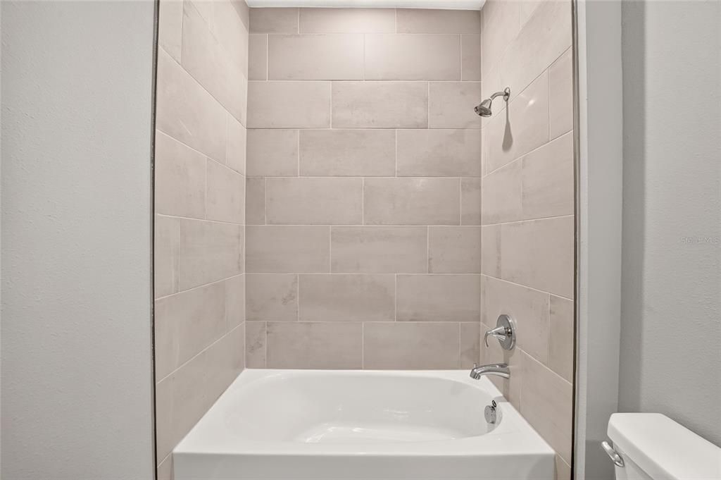 На продажу: $359,999 (3 спален, 2 ванн, 2126 Квадратных фут)