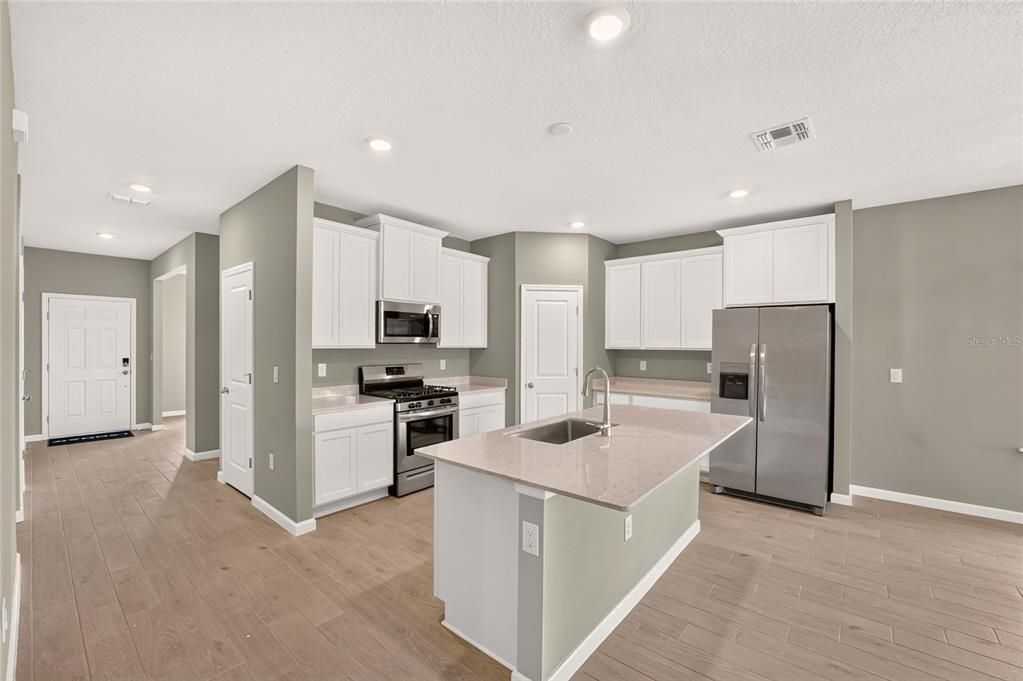 На продажу: $359,999 (3 спален, 2 ванн, 2126 Квадратных фут)