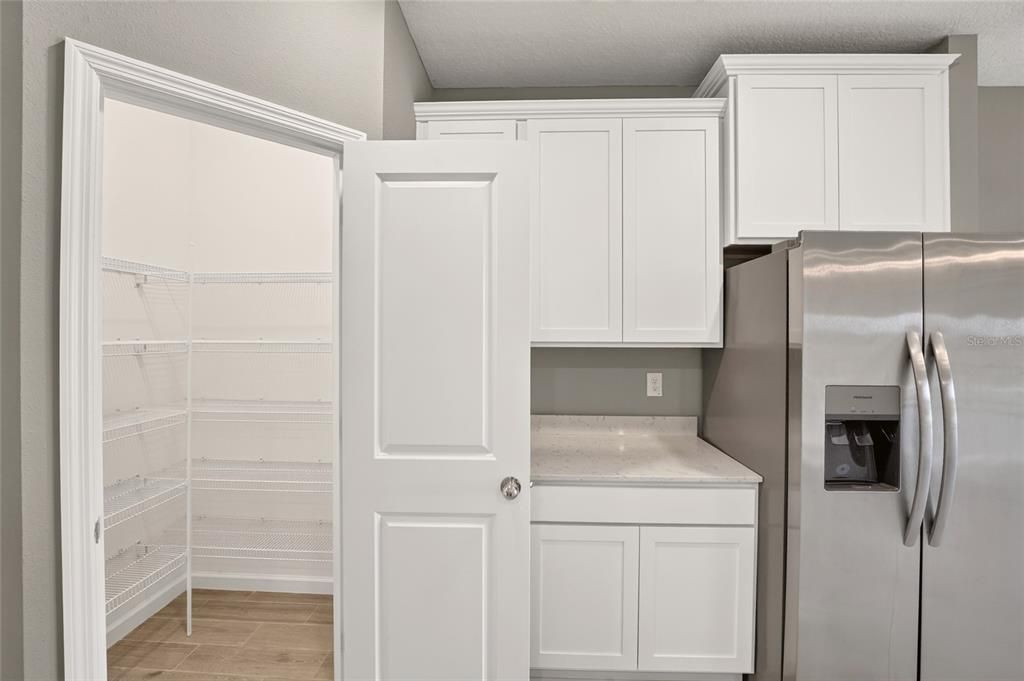На продажу: $359,999 (3 спален, 2 ванн, 2126 Квадратных фут)