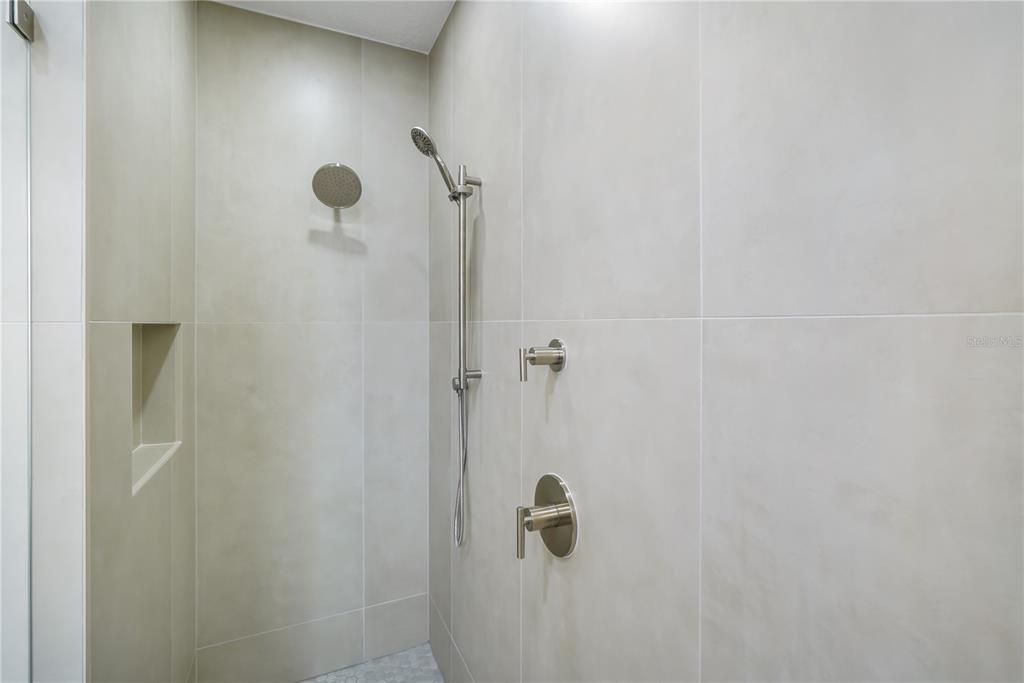 En Venta: $695,000 (3 camas, 2 baños, 2398 Pies cuadrados)