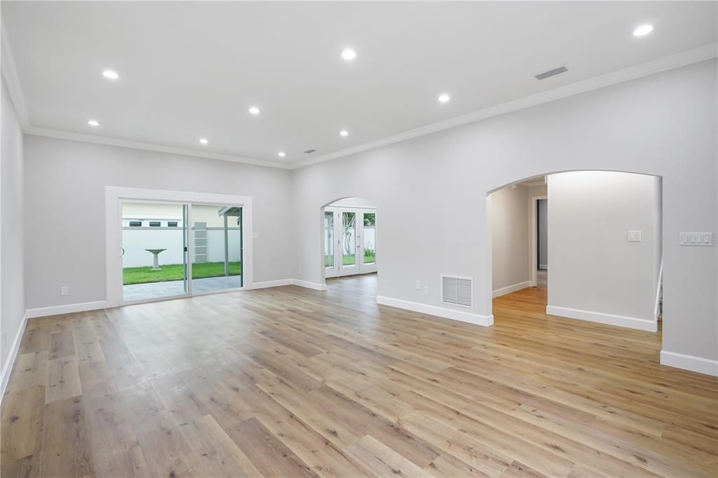 En Venta: $695,000 (3 camas, 2 baños, 2398 Pies cuadrados)
