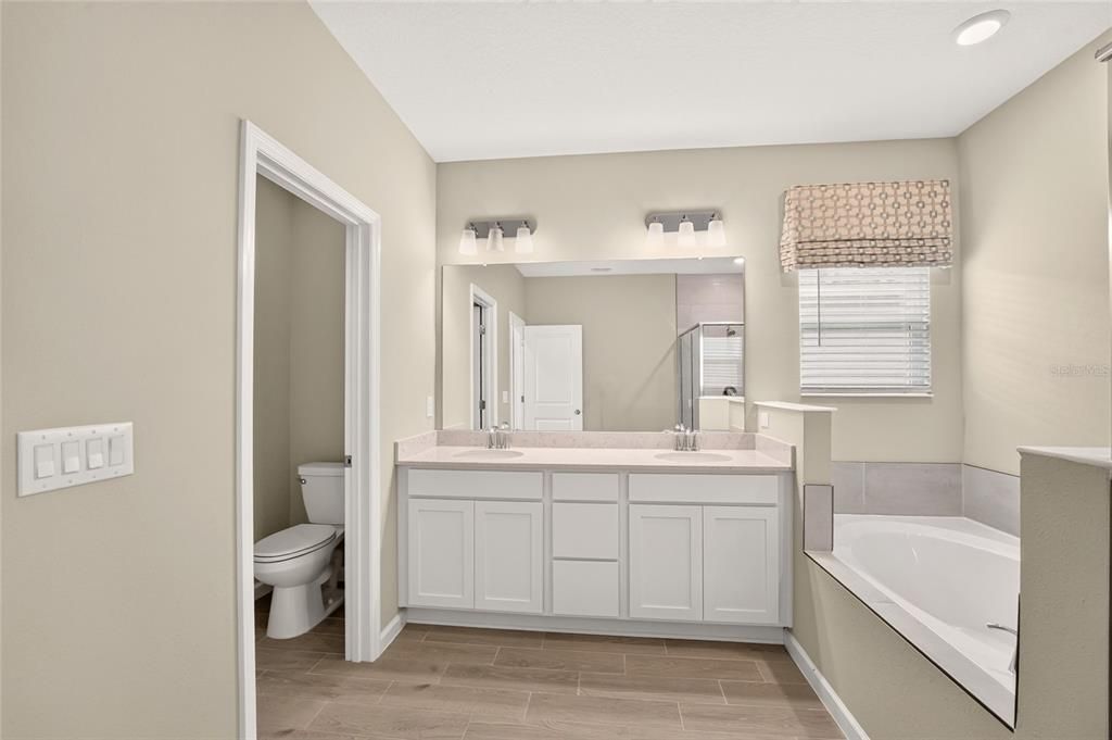 For Sale: $423,999 (4 beds, 3 baths, 2242 Square Feet)