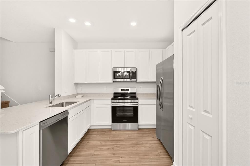 For Sale: $294,999 (3 beds, 2 baths, 1663 Square Feet)