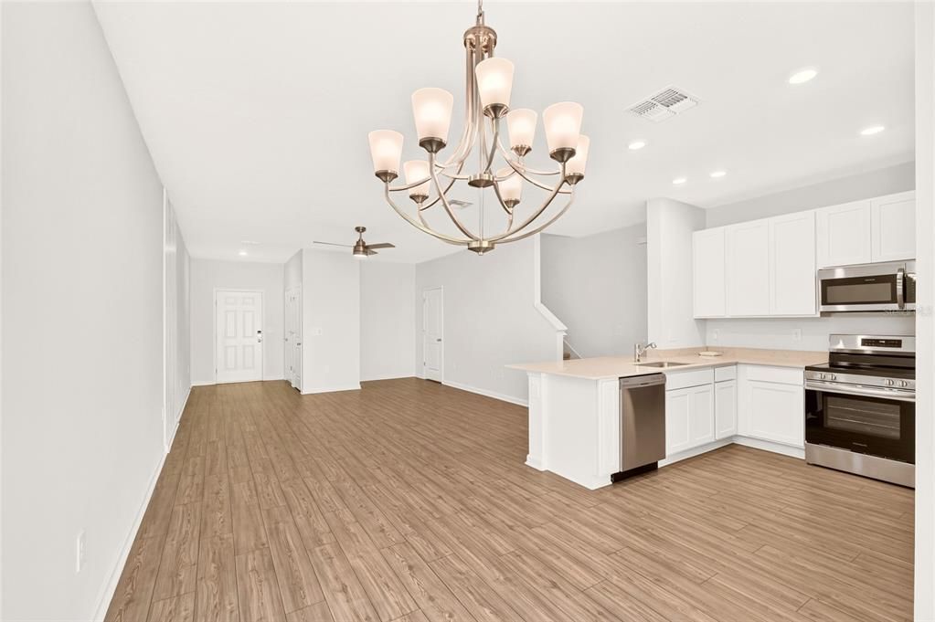 For Sale: $294,999 (3 beds, 2 baths, 1663 Square Feet)