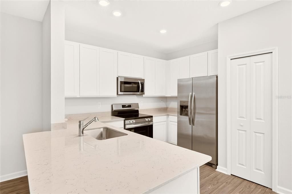 For Sale: $294,999 (3 beds, 2 baths, 1663 Square Feet)