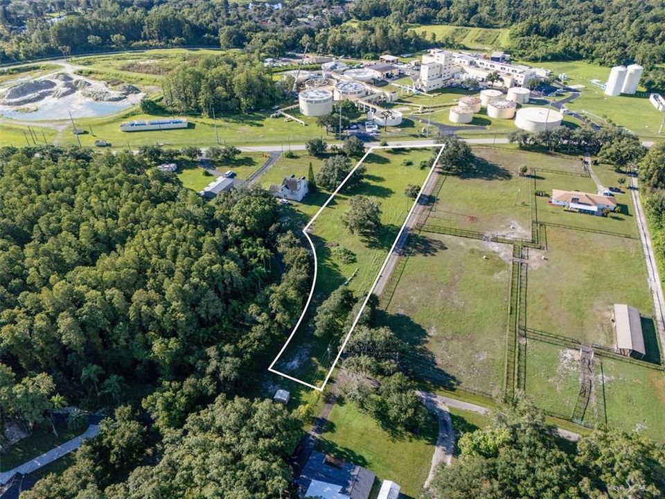 待售: $475,000 (2.05 acres)