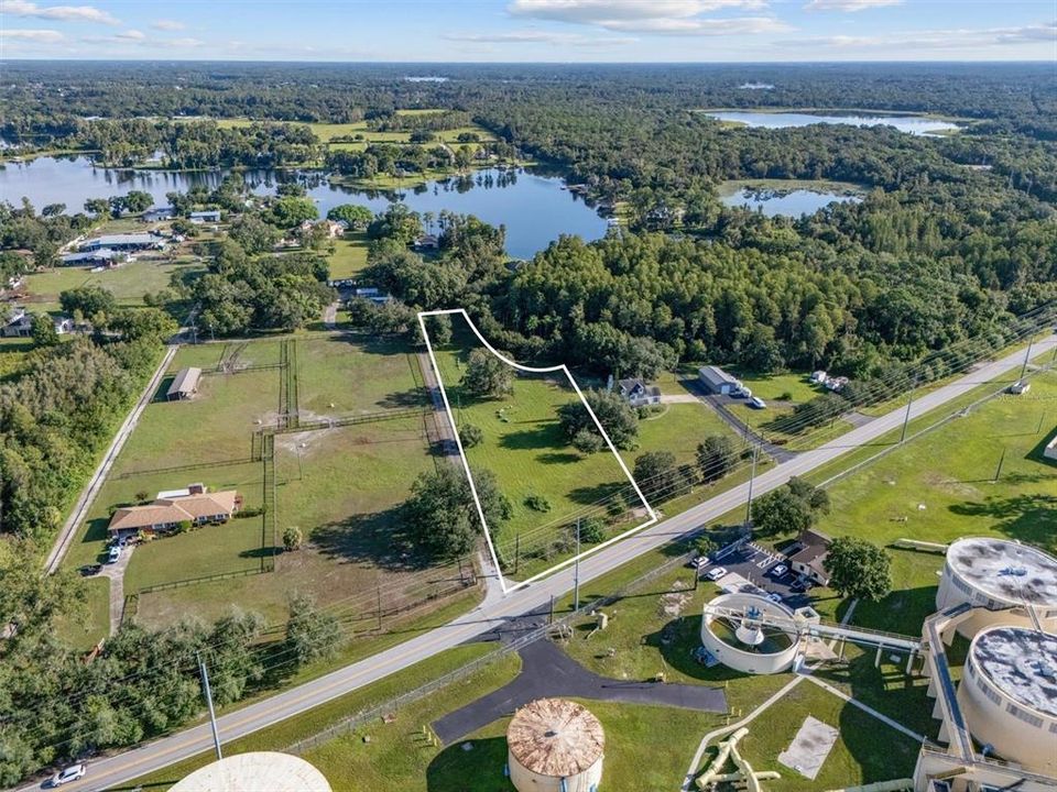 待售: $475,000 (2.05 acres)