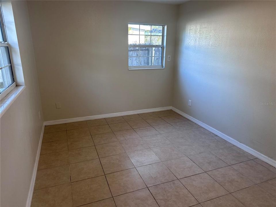 Activo con contrato: $309,900 (3 camas, 1 baños, 1075 Pies cuadrados)