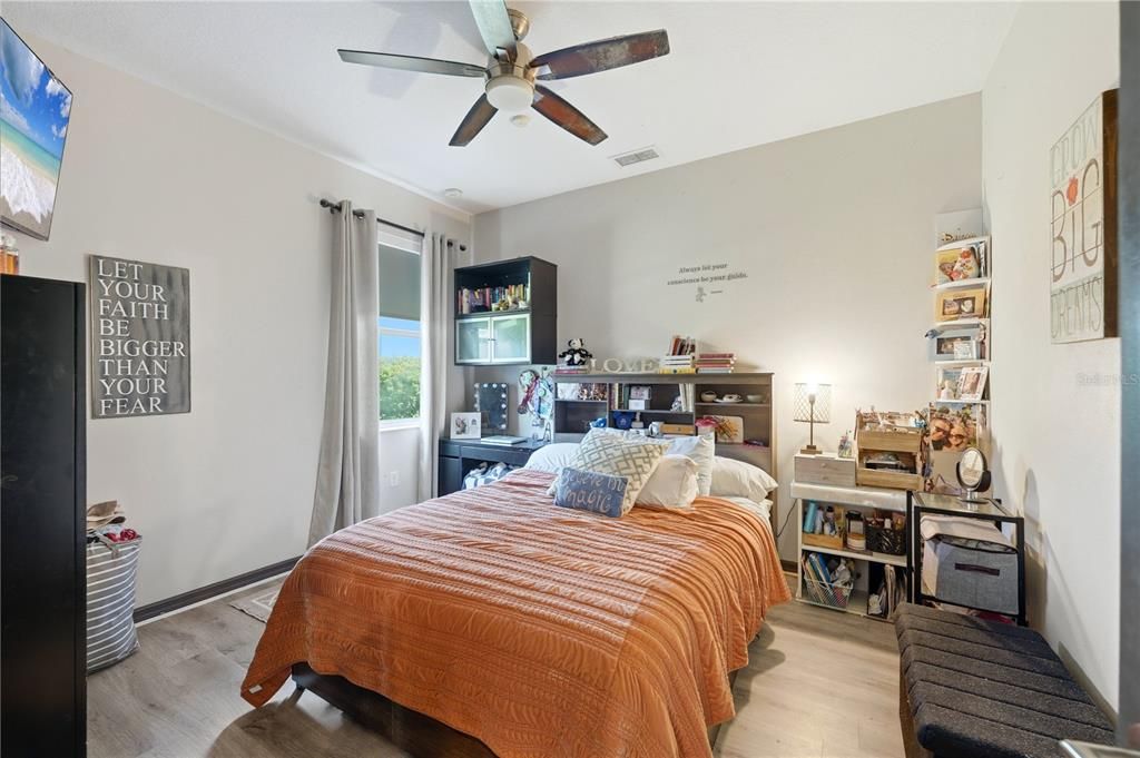 En Venta: $864,000 (5 camas, 4 baños, 3974 Pies cuadrados)