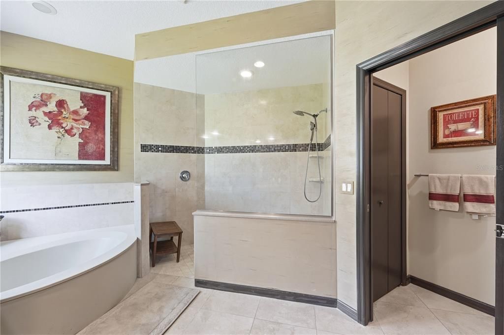 En Venta: $864,000 (5 camas, 4 baños, 3974 Pies cuadrados)