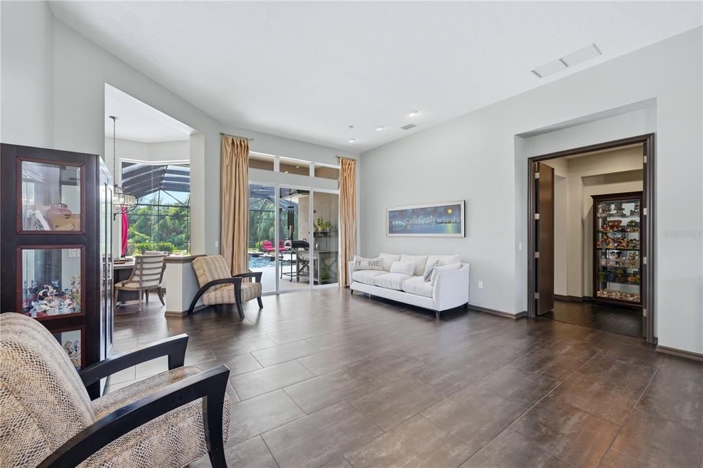 En Venta: $864,000 (5 camas, 4 baños, 3974 Pies cuadrados)