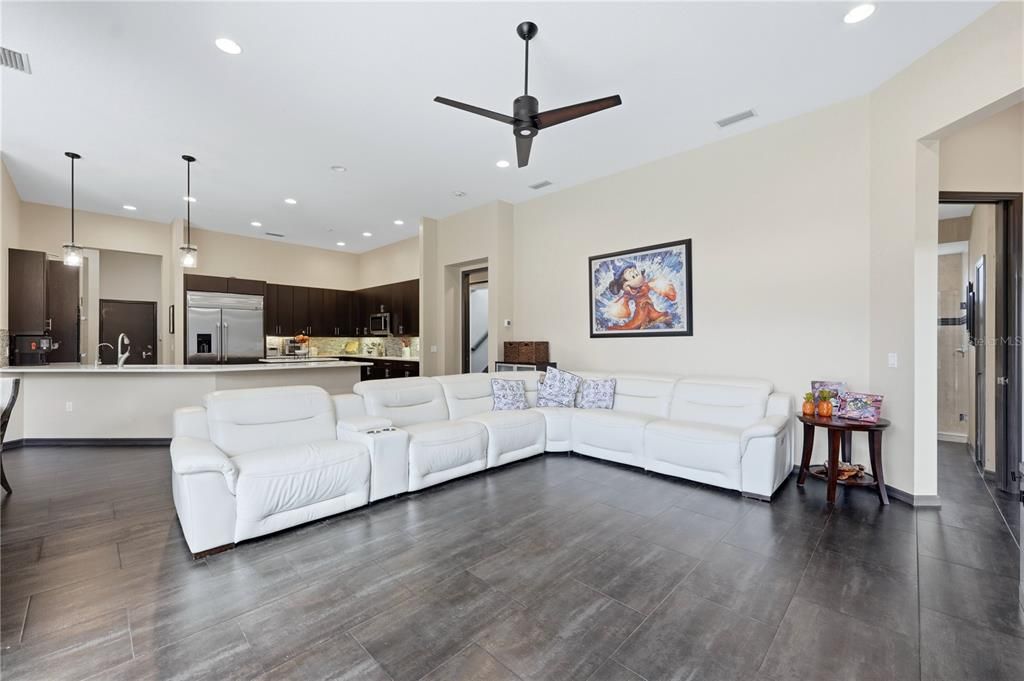 En Venta: $864,000 (5 camas, 4 baños, 3974 Pies cuadrados)