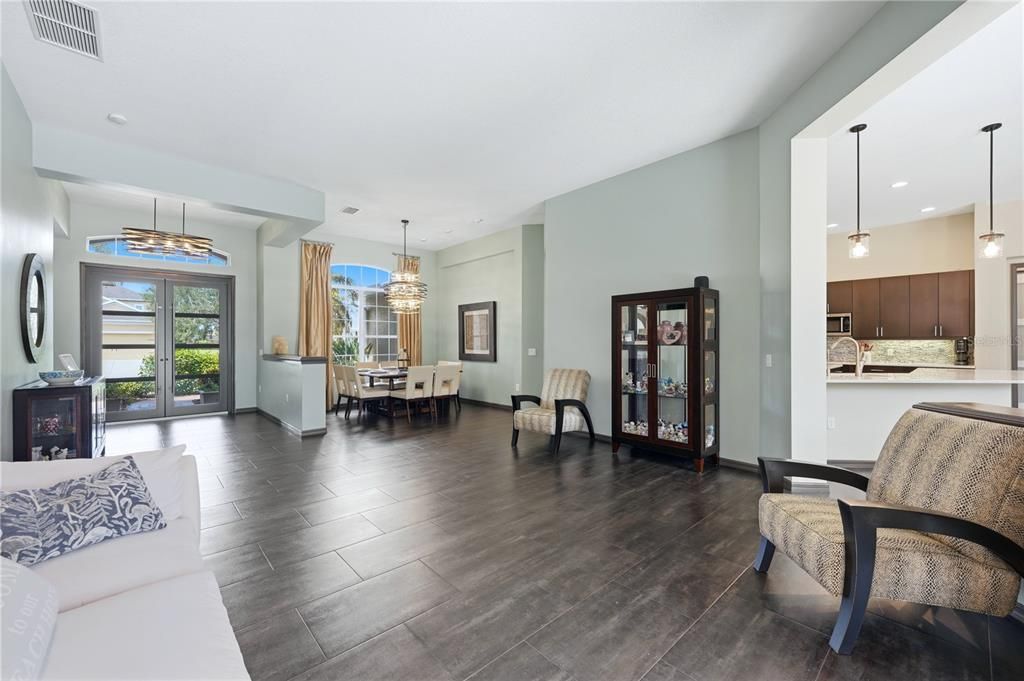 En Venta: $864,000 (5 camas, 4 baños, 3974 Pies cuadrados)