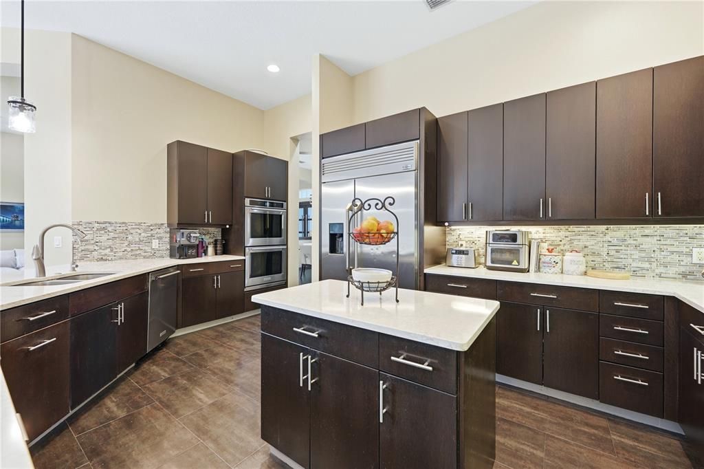 En Venta: $864,000 (5 camas, 4 baños, 3974 Pies cuadrados)
