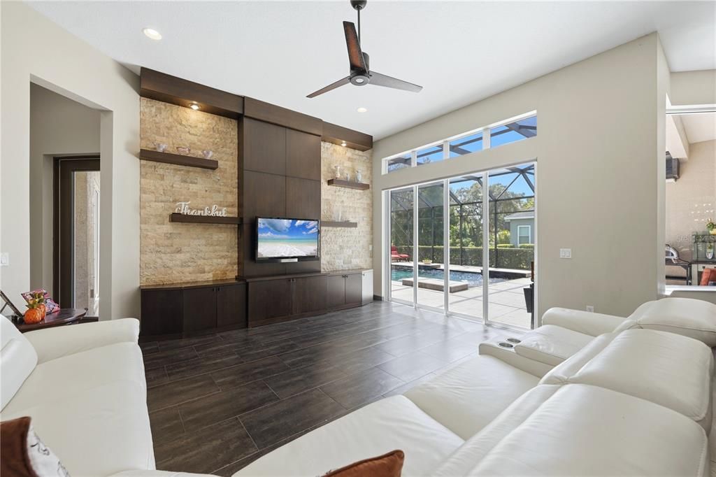 En Venta: $864,000 (5 camas, 4 baños, 3974 Pies cuadrados)