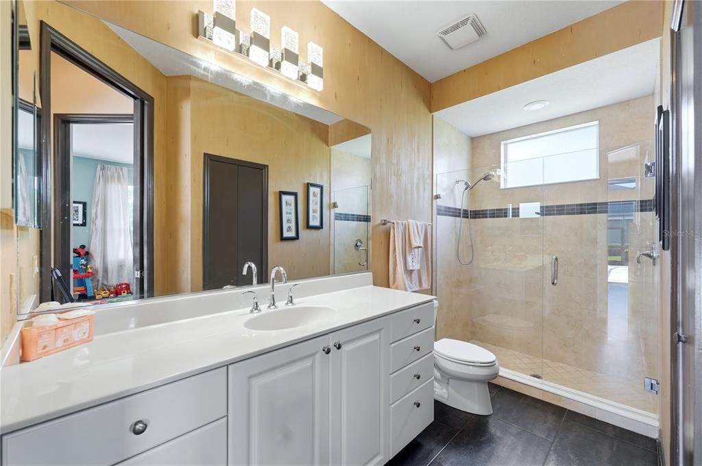 En Venta: $864,000 (5 camas, 4 baños, 3974 Pies cuadrados)