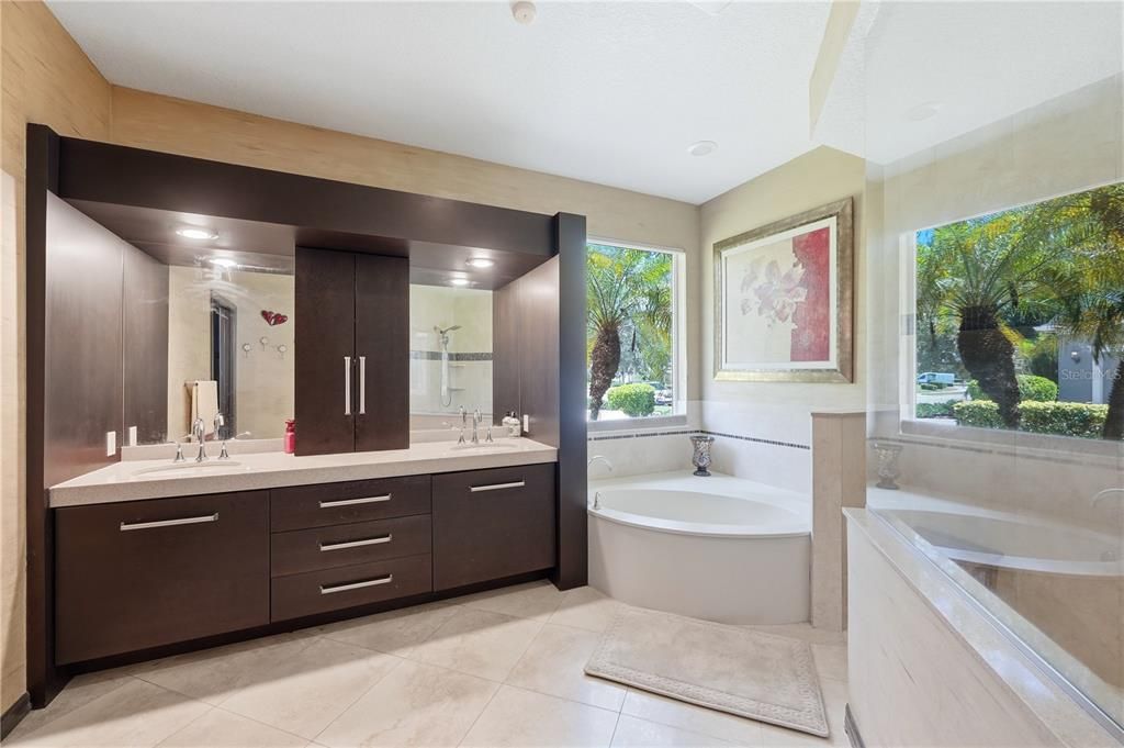 En Venta: $864,000 (5 camas, 4 baños, 3974 Pies cuadrados)
