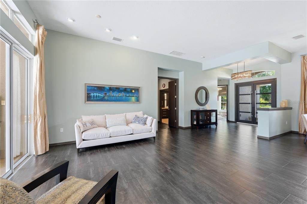 En Venta: $864,000 (5 camas, 4 baños, 3974 Pies cuadrados)