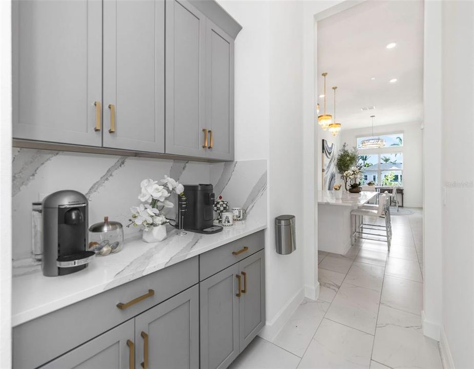 For Rent: $7,500 (6 beds, 4 baths, 5284 Square Feet)