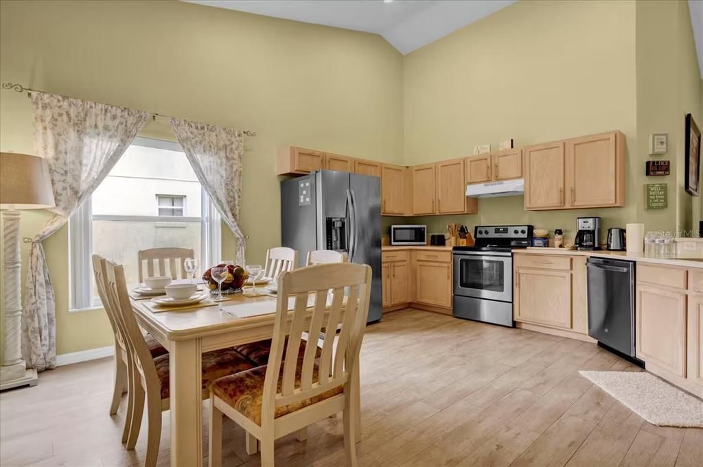 En Venta: $380,000 (4 camas, 3 baños, 1679 Pies cuadrados)