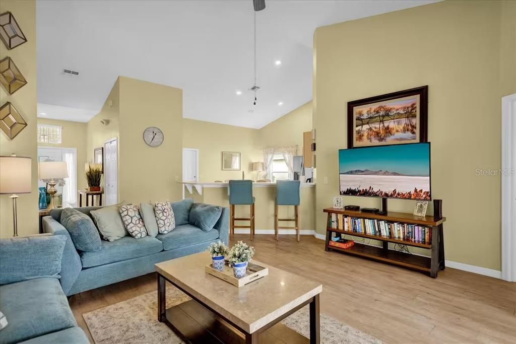 En Venta: $380,000 (4 camas, 3 baños, 1679 Pies cuadrados)