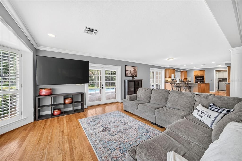 For Sale: $1,500,000 (5 beds, 3 baths, 3643 Square Feet)