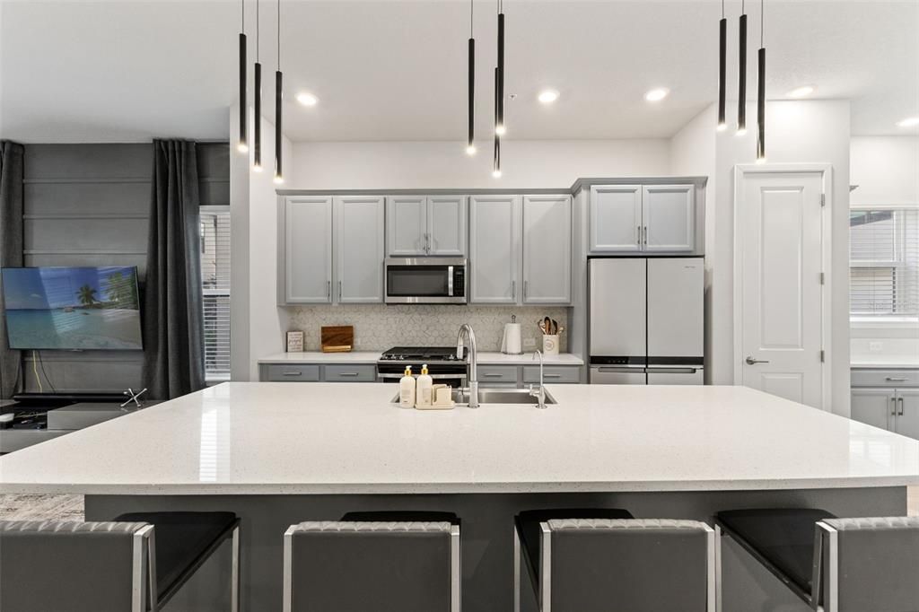For Sale: $619,990 (3 beds, 4 baths, 2554 Square Feet)