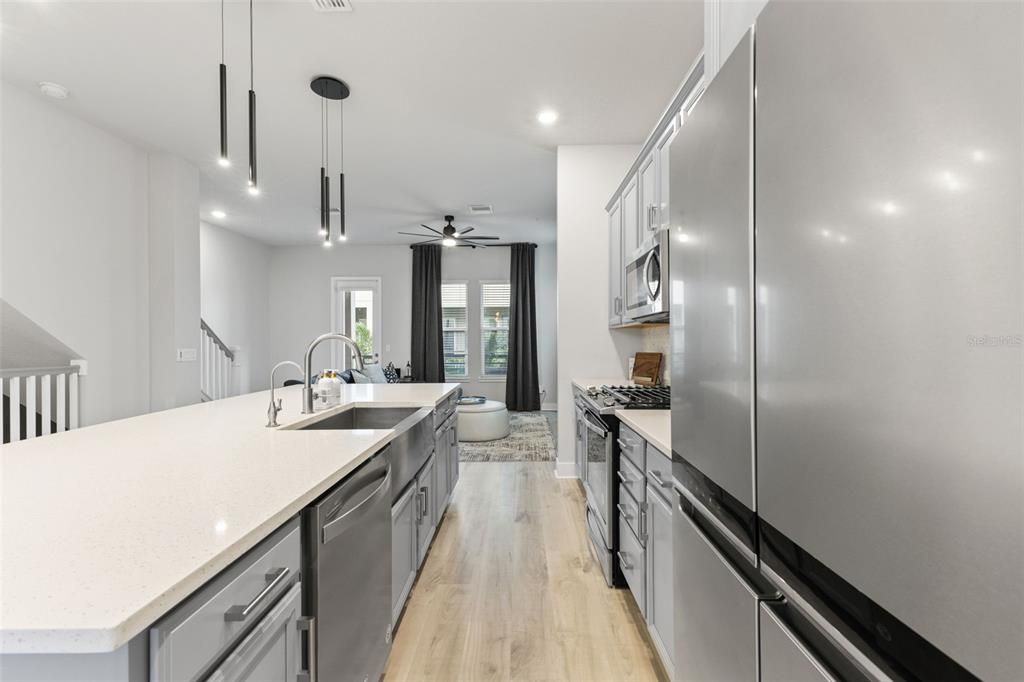 For Sale: $619,990 (3 beds, 4 baths, 2554 Square Feet)