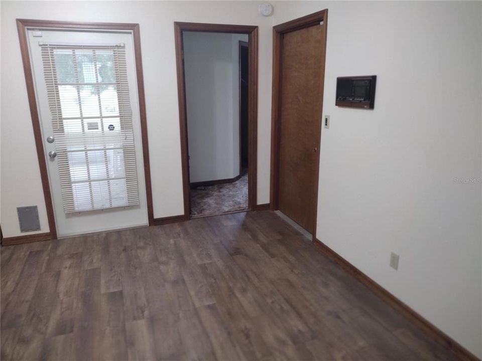 For Sale: $304,000 (3 beds, 2 baths, 1414 Square Feet)