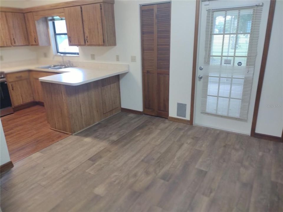 For Sale: $304,000 (3 beds, 2 baths, 1414 Square Feet)
