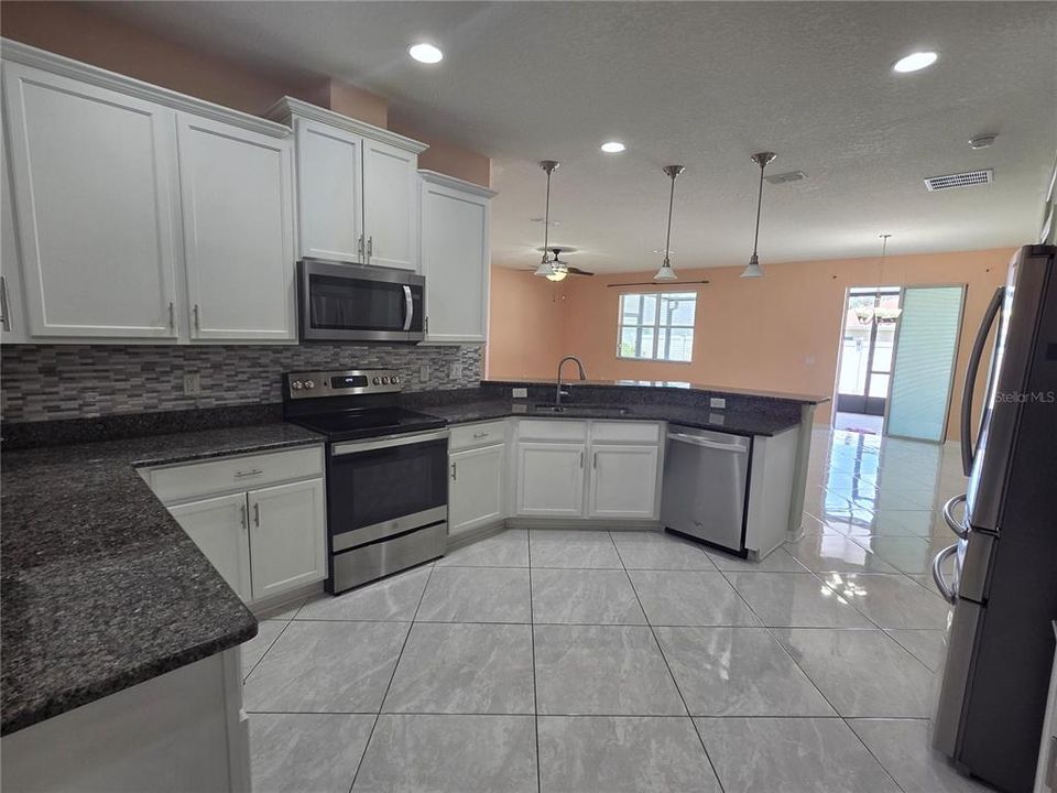 For Sale: $419,900 (4 beds, 2 baths, 2670 Square Feet)