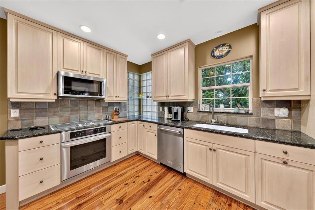 For Sale: $1,475,000 (5 beds, 4 baths, 3421 Square Feet)