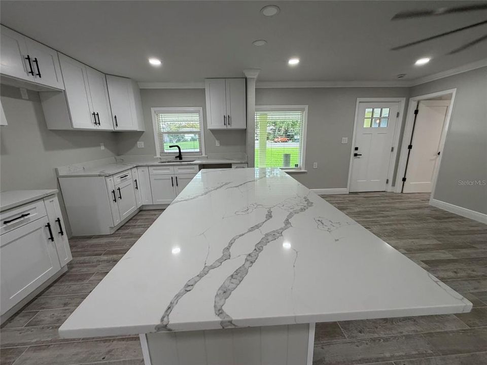 На продажу: $899,995 (3 спален, 3 ванн, 2336 Квадратных фут)