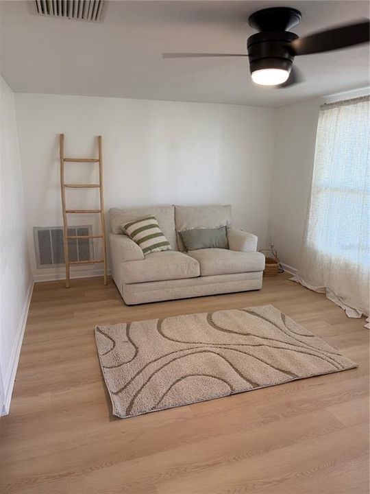 В аренду: $1,650 (2 спален, 2 ванн, 1236 Квадратных фут)