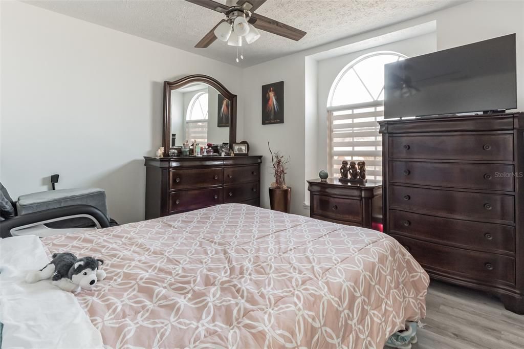 For Rent: $3,200 (4 beds, 2 baths, 2442 Square Feet)