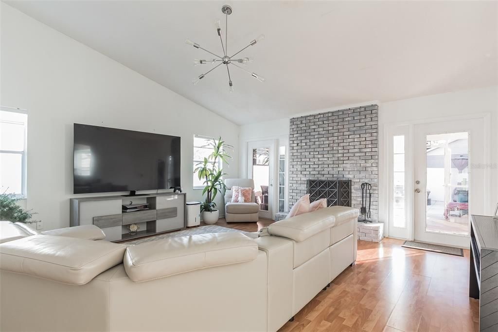 For Rent: $3,200 (4 beds, 2 baths, 2442 Square Feet)