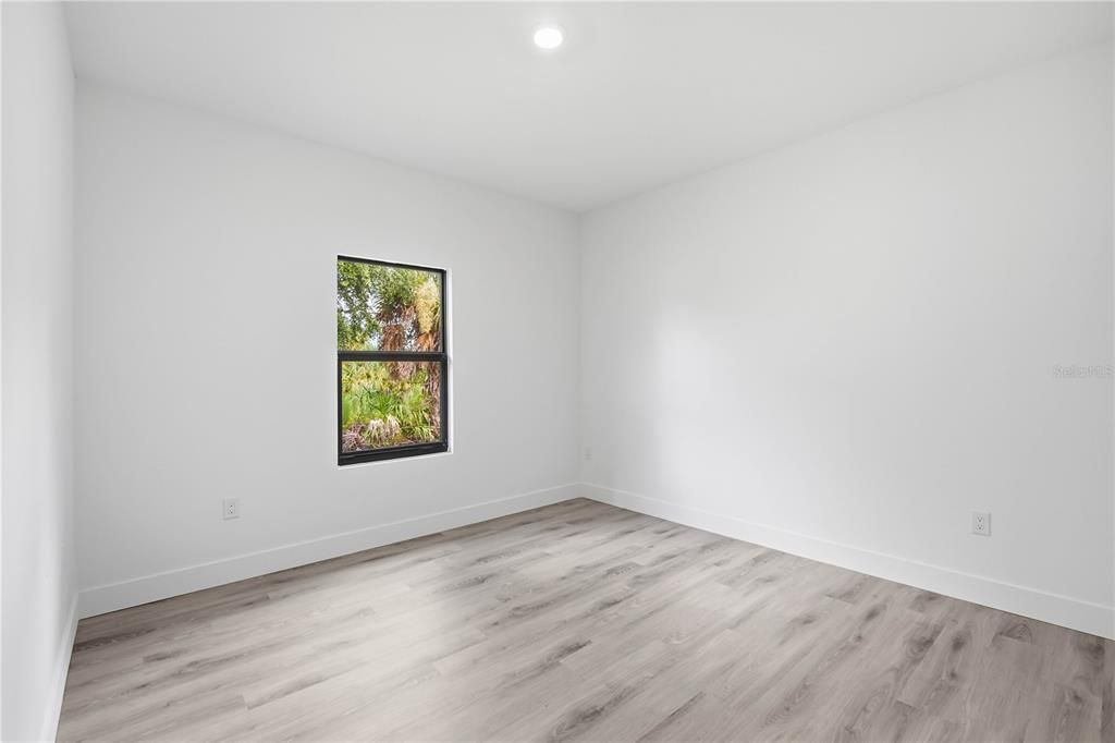 For Sale: $374,999 (3 beds, 2 baths, 1645 Square Feet)