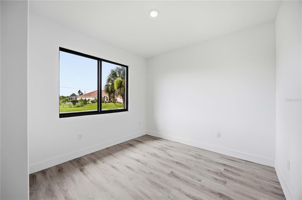 For Sale: $374,999 (3 beds, 2 baths, 1645 Square Feet)
