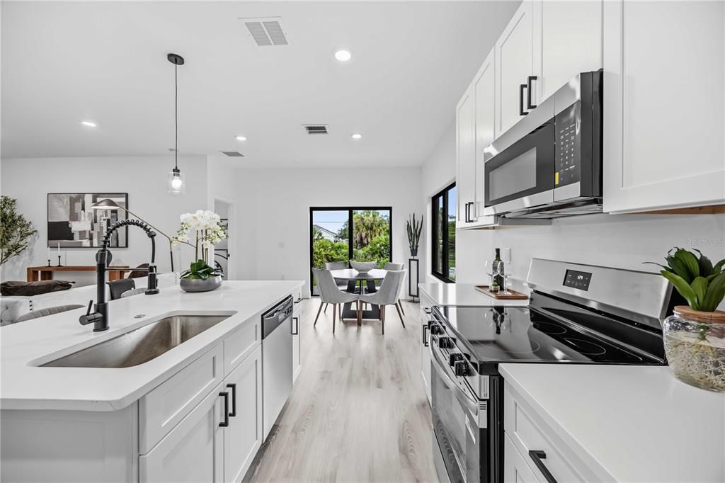 For Sale: $374,999 (3 beds, 2 baths, 1645 Square Feet)