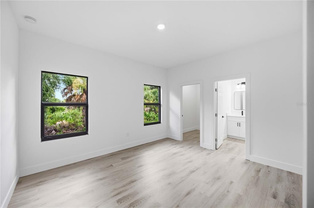 For Sale: $374,999 (3 beds, 2 baths, 1645 Square Feet)