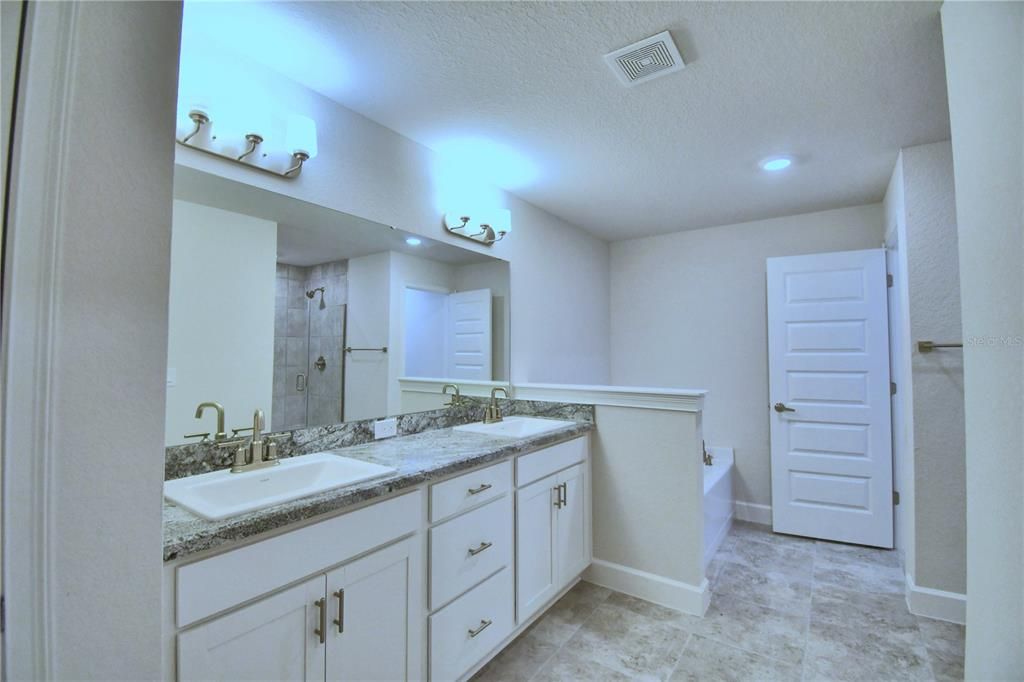 For Sale: $381,366 (4 beds, 3 baths, 2200 Square Feet)