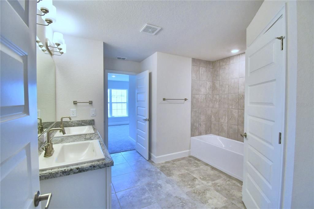 For Sale: $381,366 (4 beds, 3 baths, 2200 Square Feet)