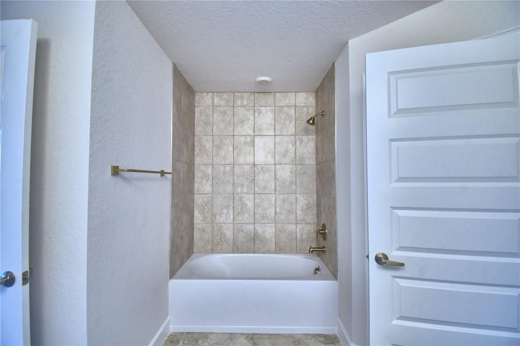 For Sale: $381,366 (4 beds, 3 baths, 2200 Square Feet)
