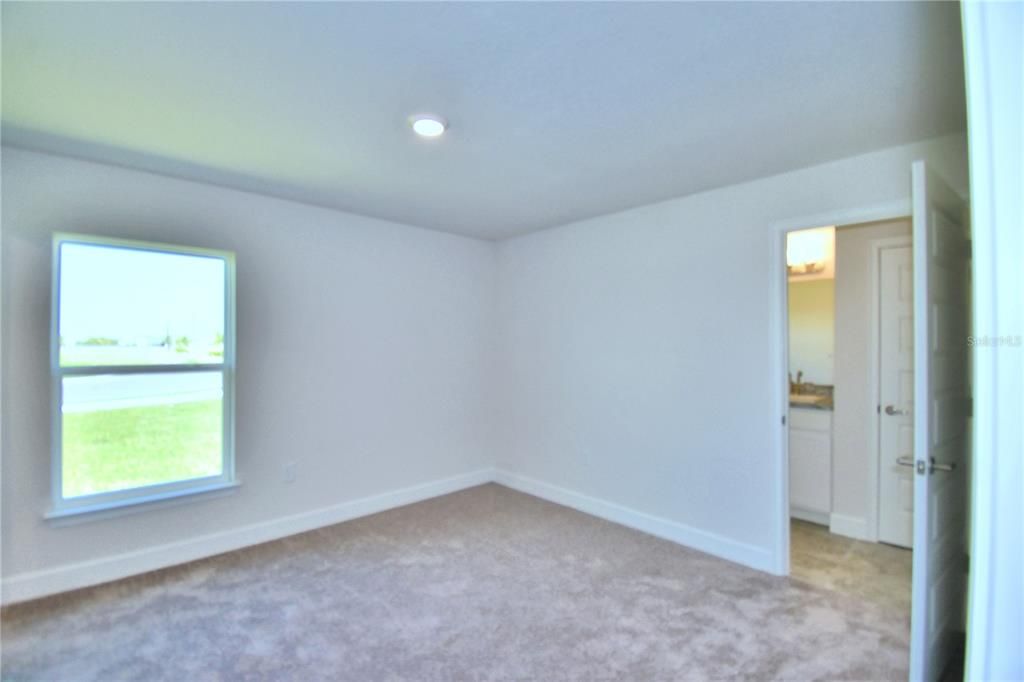 For Sale: $381,366 (4 beds, 3 baths, 2200 Square Feet)
